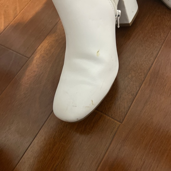 White Leather Ankle Booties – Size 8 – Minimalist Chic - Picture 2 of 3